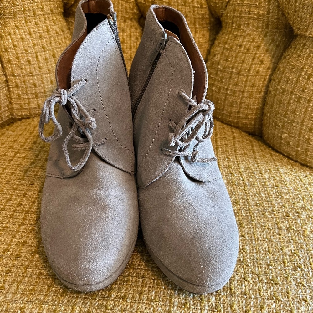 Dolce Vita "Pace" Tan Suede Booties Womens
Sz 10